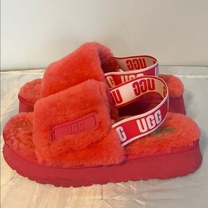 UGG  pink  Fluffy Slides